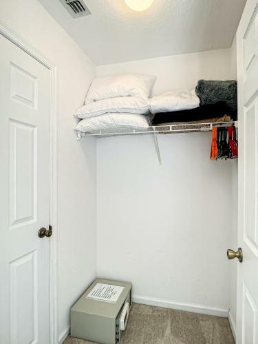 3 Bed Windsor Hills Townhome By Clubhouse Pool