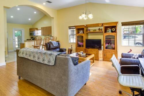 Orlando Home With Yard 8 Mi To Universal Studios!