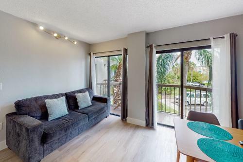 Hotel Enclave 2202