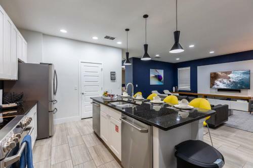 Comfy Modern House W Pool Perfect Location