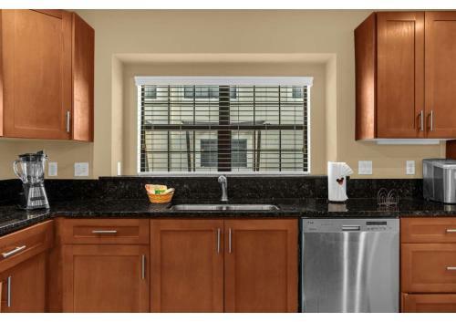 Luxury Townhome - 5 Minutes From Disney