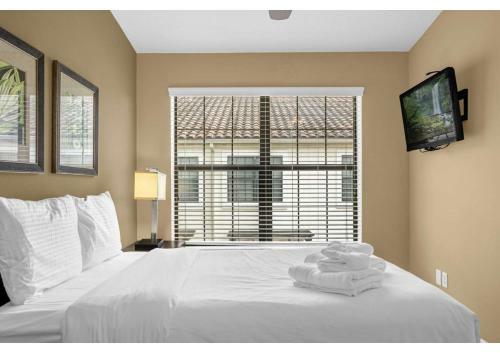 Luxury Townhome - 5 Minutes From Disney