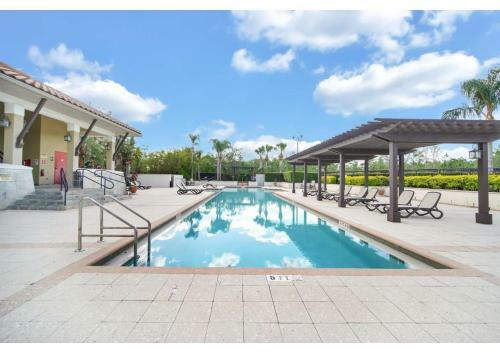 Luxury Townhome - 5 Minutes From Disney