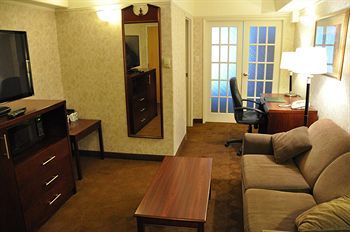 Tropical Inn Hotel & Conference Centre