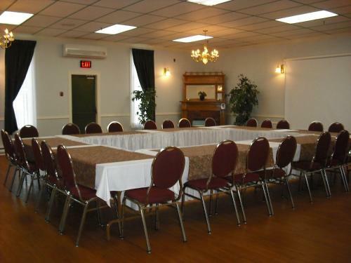Hotel Claymore Inn And Suites