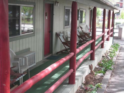 Motel Wapiti Lodge