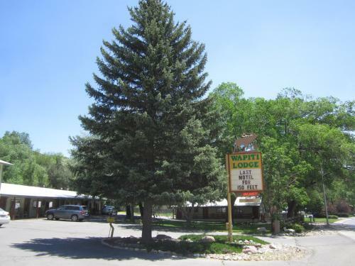 Motel Wapiti Lodge