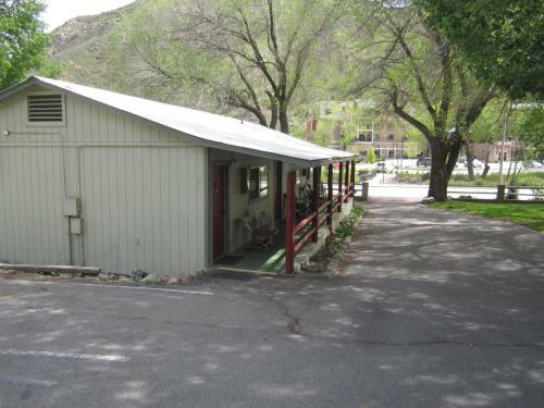 Motel Wapiti Lodge