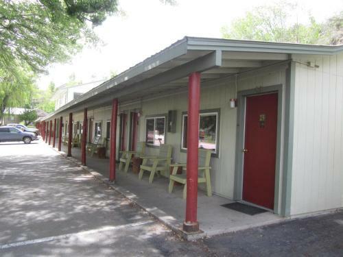 Motel Wapiti Lodge