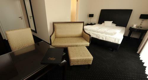 Hotel & Restaurant Sch�nau