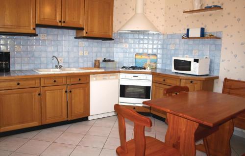 Holiday Home Andreas Paralio H-689