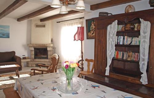 Holiday Home Andreas Paralio H-689