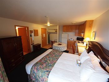 Executive House Suites Hotel & Conference Centre