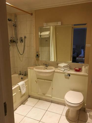 Hostal The Moorings Guesthouse & Seafood Restaurant