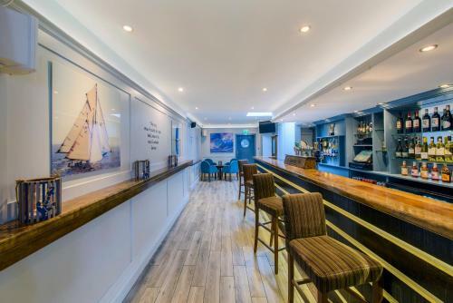 Hostal The Moorings Guesthouse & Seafood Restaurant