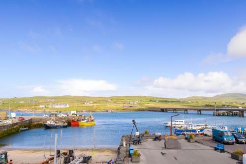Hostal The Moorings Guesthouse & Seafood Restaurant