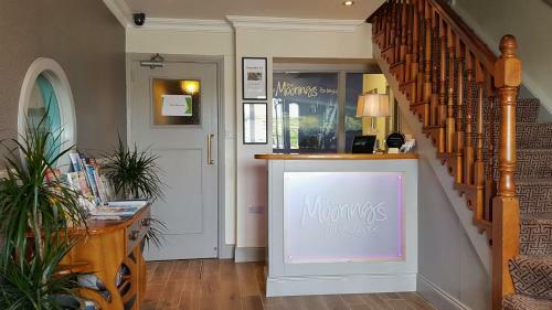 Hostal The Moorings Guesthouse & Seafood Restaurant