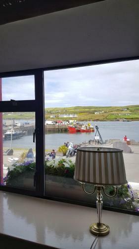 Hostal The Moorings Guesthouse & Seafood Restaurant