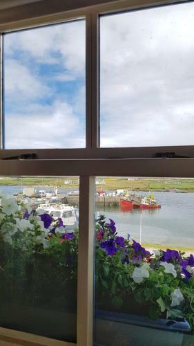 Hostal The Moorings Guesthouse & Seafood Restaurant