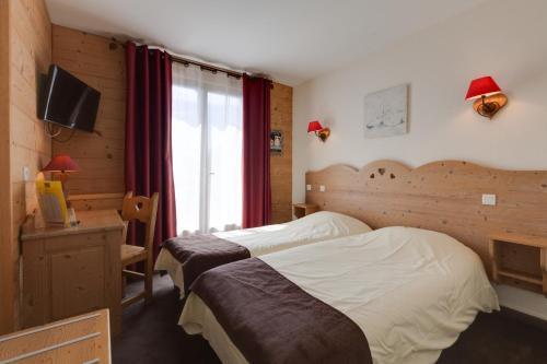 Hotel Logis Le Pont De Champ