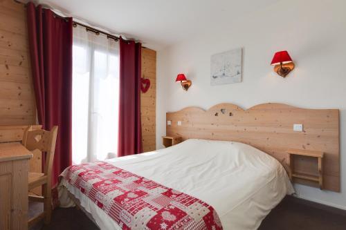 Hotel Logis Le Pont De Champ