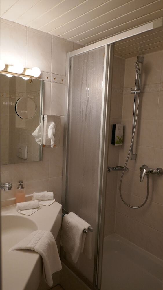 Hotel Rotkreuzplatz