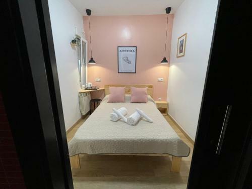 Hostal Opera Rooms