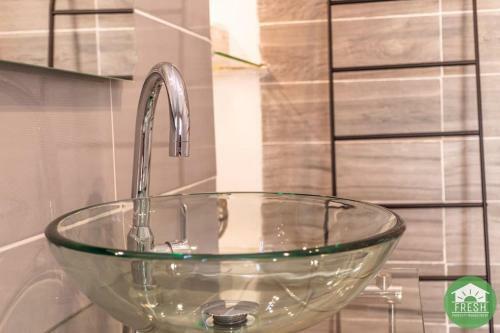 Town House With Jacuzzi And Foosball Table