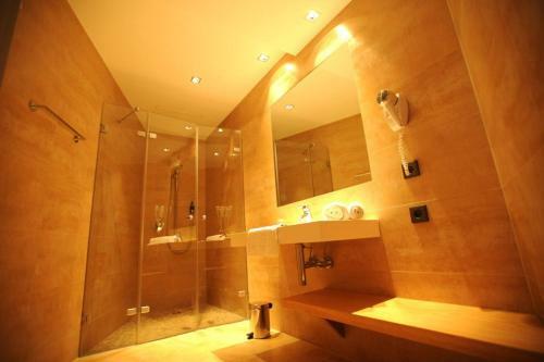 Hotel Logis La Source Des Sens