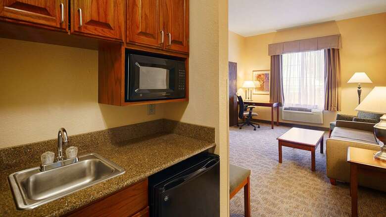 Best Western Plus Executive Hotel And Suites