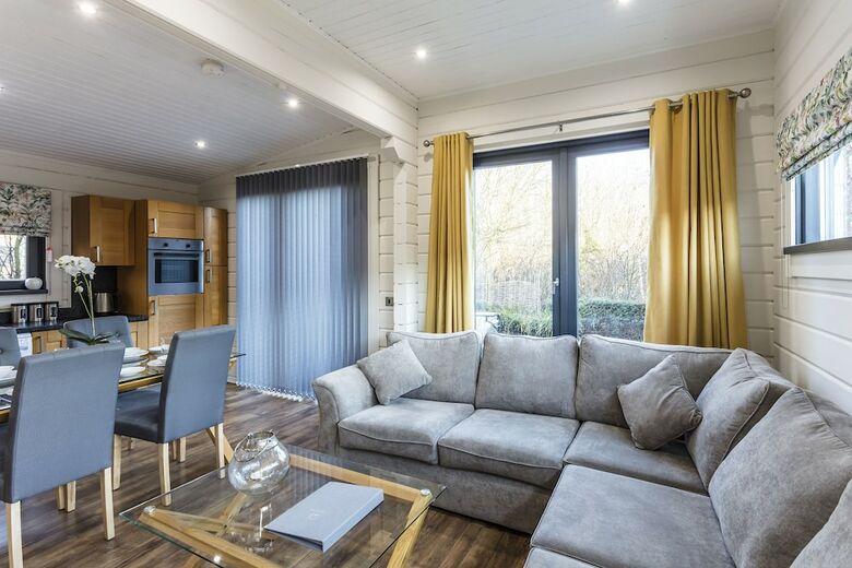 Roydon Marina Village Hotel