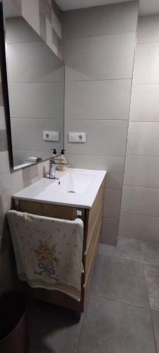 Comoda Y Moderna Habitacion Doble