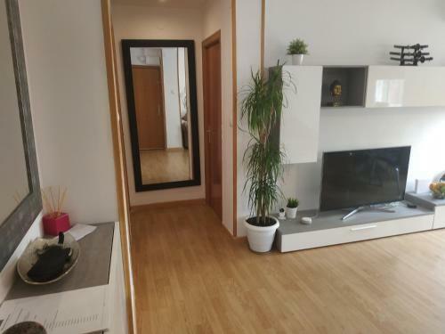 Bedroom To Rent In The Beach