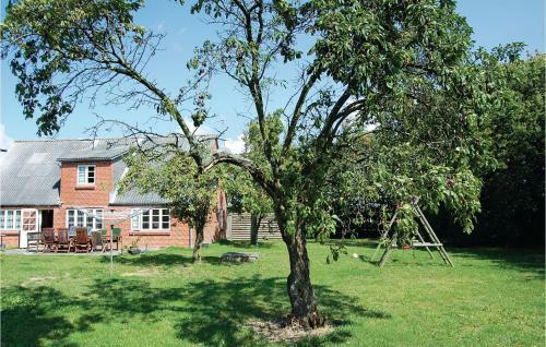Holiday Home 2 Tv�rvej