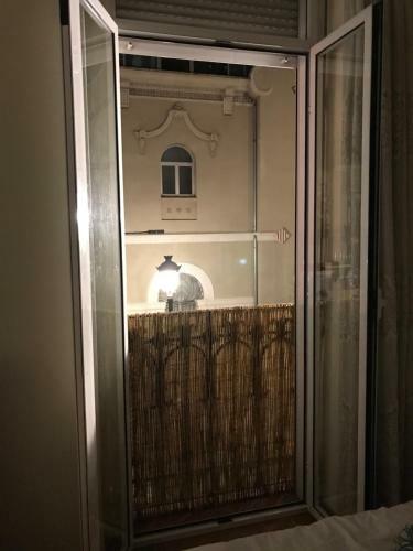Private Single Room In Ruzafa, Ladies Only, Non Smoker