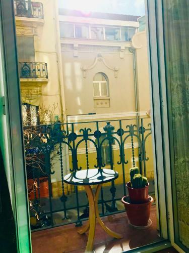 Private Single Room In Ruzafa, Ladies Only, Non Smoker