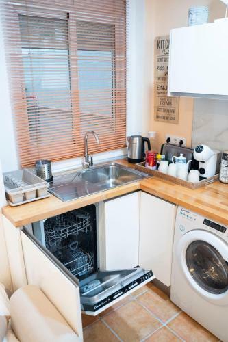 Lovely Apartment Near Beach & Science City