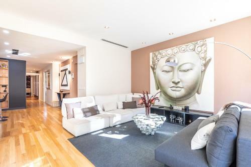 Central Market Lux Apartment