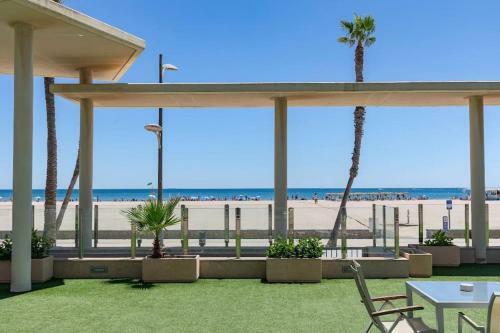 Luxury Sea View Apartment With 2 Rooms