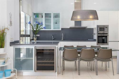 Luxury Sea View Apartment With 2 Rooms