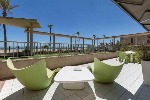 Luxury Sea View Apartment With 2 Rooms