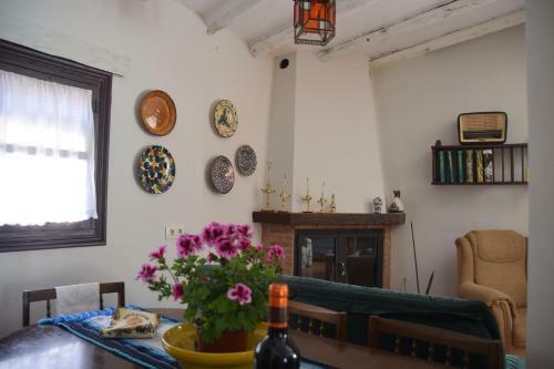 Tuguest Hortichuela House