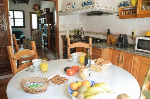 Tuguest Hortichuela House