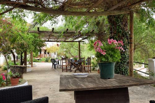 Tuguest Hortichuela House