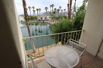 Hotel Desert Breezes Resort