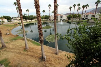 Hotel Desert Breezes Resort