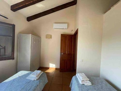 Casa Con Piscina Torroella De Fluvi�