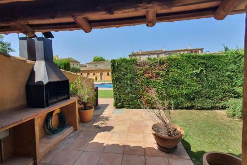Casa Con Piscina Torroella De Fluvi�
