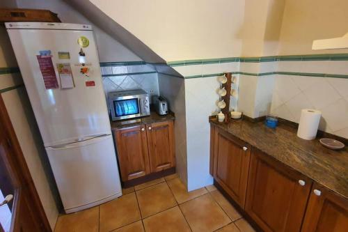 Casa Con Piscina Torroella De Fluvi�
