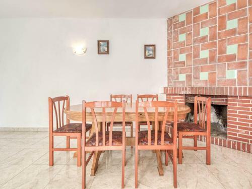 Apartamento L'escala, 3 Dormitorios, 6 Personas - Es-89-131